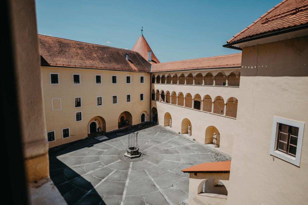 Готель Mokrice Castle Estate Obrezje Екстер'єр фото