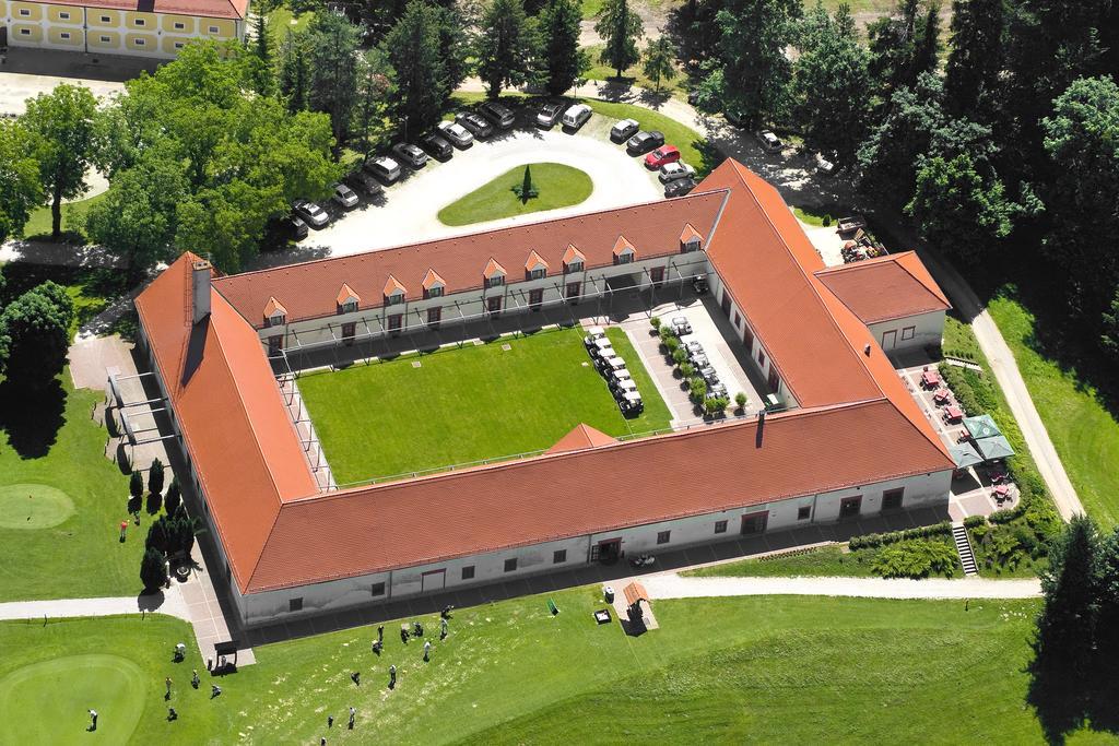Готель Mokrice Castle Estate Obrezje Екстер'єр фото
